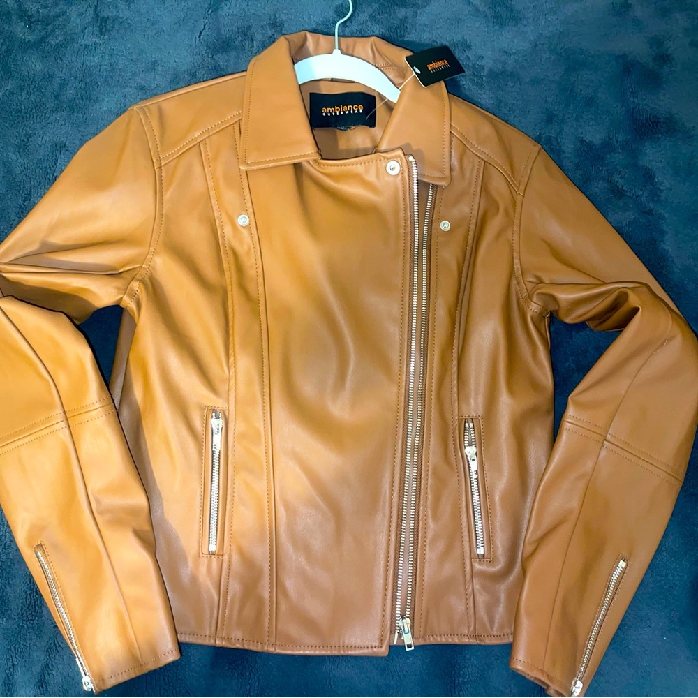 Leather Jacket Brand: Ambiance Outwear Size:Medium Color:Tan